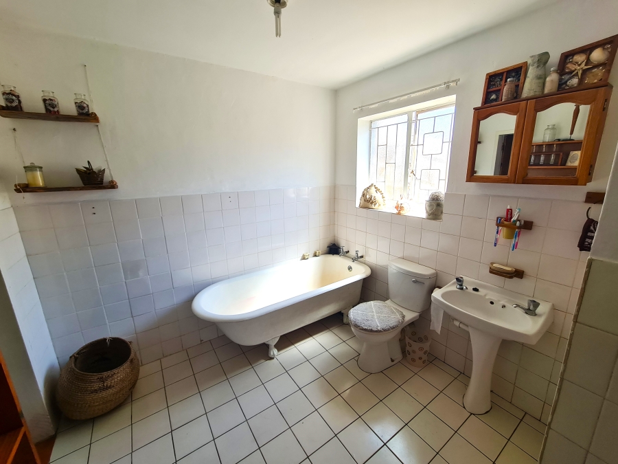 5 Bedroom Property for Sale in C Place Eastern Cape